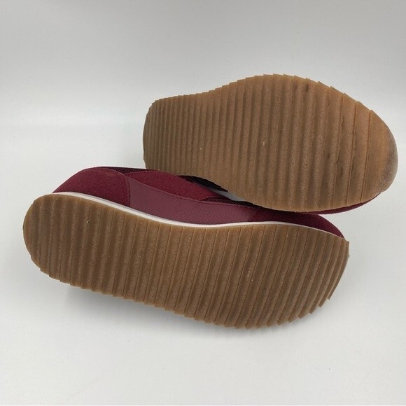 Harry Potter Gryffindor Quidditch Sneakers - Picture 6 of 7